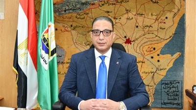 محافظ الفيوم يعقد اجتماعًا مع مسؤولي التموين والغرفة التجارية وكبار التجار لضبط الأسعار