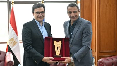 وزير الثقافة يلتقي محافظ السويس لبحث سبل دعم الأنشطة الإبداعية ومستجدات عددٍ من المشروعات الثقافية بالمحافظة