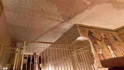 صحيفة بريطانية: مقبرة توت عنخ آمون مهددة بالانهيار.. وباحثون مصريون يحذرون من شقوق خطيرة