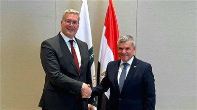 مصر وقبرص تبحثان تسريع تنفيذ مشروع نقل الغاز خلال مؤتمر شرق المتوسط للطاقة