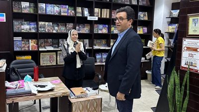 وزير الثقافة يتفقد مكتبة شريف ويوجّه بإطلاق صالون ثقافي دوري وحفلات توقيع لاستقطاب محبي القراءة