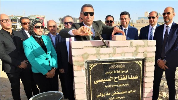 محافظ السويس يرسي