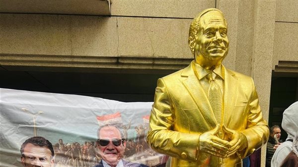 تمثال الرئيس السيسي