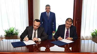 باستثمارات 2 مليار دولار.. قناة السويس توقع عقد شراكة مع أنكوراج للاستثمارات لبناء مجمع بتروكيماويات بالسخنة