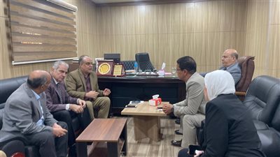 رئيس جامعة بنها يطمئن على الطلاب المصابين في حادث طريق أبو سمبل