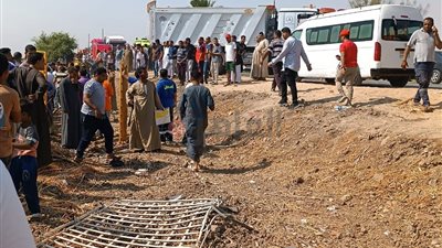 10 مصابين بينهم سيدات.. ننشر أول صور من حادث انقلاب سيارة ميكروباص داخل ترعة في قنا