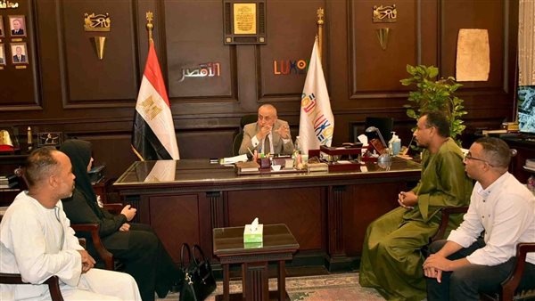 محافظ الأقصر يحول