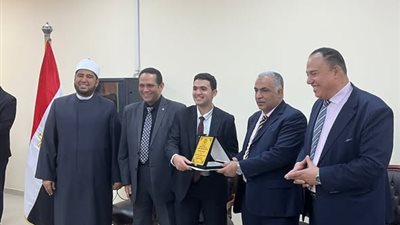 طه الحسين الطالب بكلية الإعلام يفوز بالمركز الثامن في مسابقة القراءة الحرة على مستوى جامعة الأزهر 