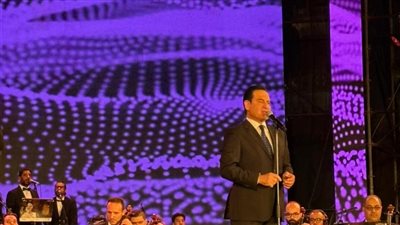 محمد ثروت يفتتح حفله في مهرجان الموسيقى العربية بأغنية تتر “فاطمة”.. ويؤكد: عبد الوهاب تنبأ بصوتي