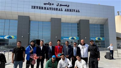 وفد رسمي من وزارة الرياضة يستقبل أبطال منتخب المصارعة 