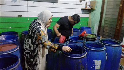 ضبط 2 طن صابون سائل مجهول المصدر بشبين القناطر