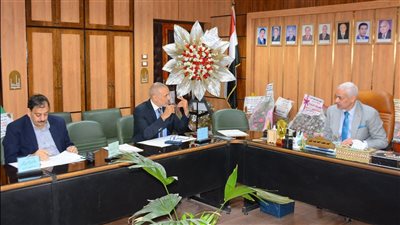 جامعة أسيوط تعقد اجتماع مجلس إدارة صندوق الخدمات الطبية لمتابعة خدمات الرعاية الصحية للطلاب