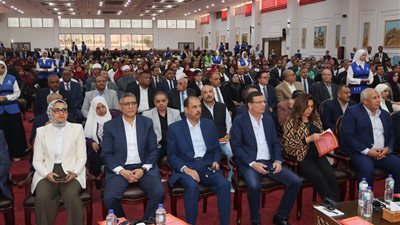 محافظ سوهاج يشارك في فعاليات المعرض الزراعي الثاني بالوادي الجديد