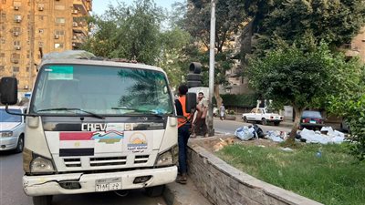 نائب رئيس حي العجوزة تخطف هاتف محرر القاهرة 24 خلال توثيقه تراكم القمامة بشارع شهاب