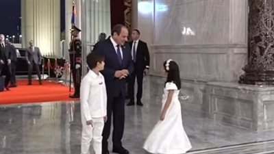 احتفالية وطن السلام.. الطفلة مليكة للرئيس السيسي: كان نفسي في يوم أشوفك
