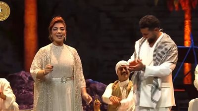 بالشال الفلسطيني والطريقة البدوية.. أحمد سعد وأصالة يشاركان في احتفالية وطن السلام