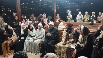 رئيس جامعة الأزهر يفاجئ طالبات المدينة الجامعية بمدينة نصر بزيارة مسائية للاطمئنان على أحوالهن