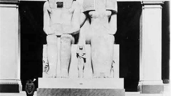 صورة نادرة تجمع الملك