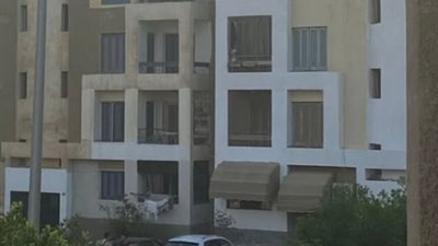 مصرع شخص سقط من الطابق الرابع داخل كمبوند سكني بالقاهرة الجديدة
