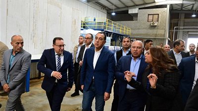 رئيس الوزراء يفتتح مصنع سيناي للمستلزمات الطبية لتوطين صناعة القفازات الطبية 