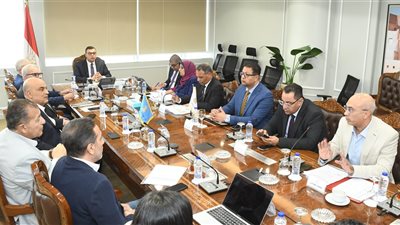 وزير الإسكان يلتقي مسئولي شركة HDP لمتابعة موقف مبيعات وتسويق المشروعات بالمدن الجديدة