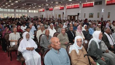  الوادي الجديد تقيم احتفالية لتكريم أسر الشهداء ومصابي العمليات الحربية وتهدي 27 رحلة عمرة