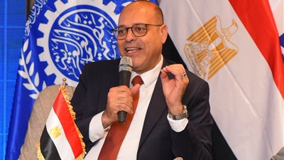 جبران يفتتح ندوة قانون العمل الجديد ودوره في تحسين علاقات العمل بمشاركة قيادات نقابية