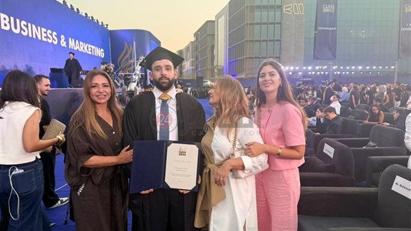 ليلى علوي ونجلها