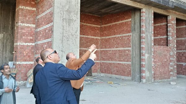 وزير العمل خلال التفتيش