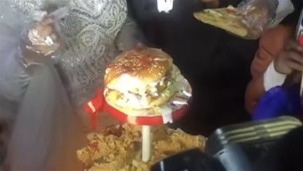 تورتة من شطائر البيتزا