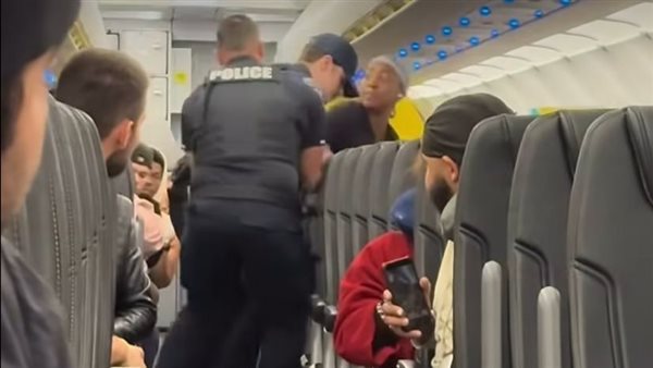 القبض على سيدة داخل