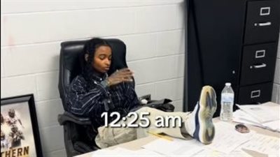 فصل معلمة في أول يوم عمل لها بسبب تصوير فيديو على تيك توك مع الطلاب.. ما القصة؟