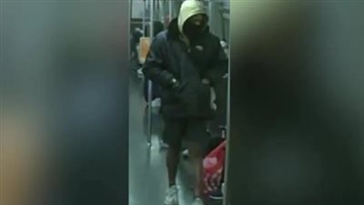 شخص مجهول يطعن الرجال في نيويورك والأجهزة الأمنية تلاحقه.. ما القصة؟ 