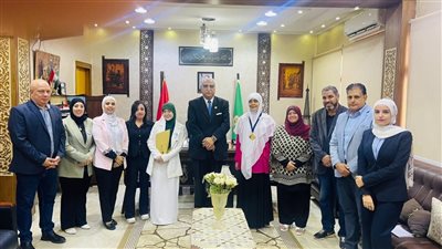 مدير تعليم القليوبية يكرم بسملة وتغريد بطلتي تحدي القراءة العربي