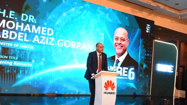 وزير العمل خلال المشاركة