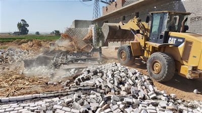 محافظ أسيوط: استرداد 39 فدانًا و520 مترًا مربعًا خلال تنفيذ 17 قرار إزالة