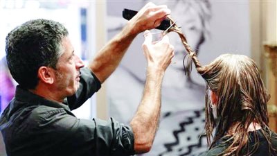 مصففو الشعر في بريطانيا يطالبون بتدخل الحكومة بإصلاح النظام الضريبي في الميزانية.. ما القصة؟ 