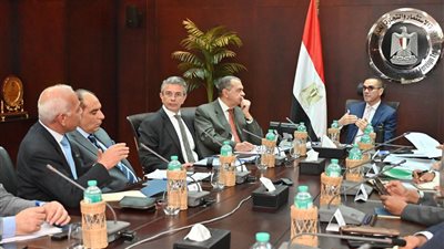 وزير الاستثمار يعرض خطة لتطوير منظومة الإفراج الجمركي وتيسير حركة التجارة