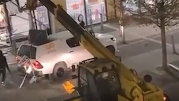 عصابة تسرق صرّافًا