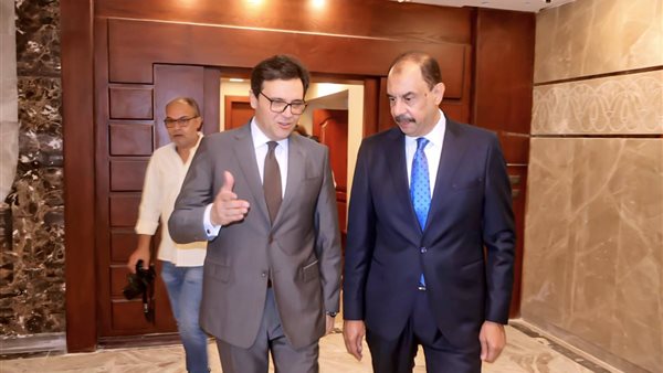 محافظ سوهاج ووزير