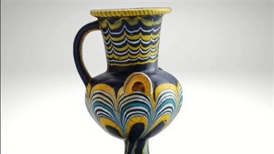 تحفة فنية.. المتحف المصري بالتحرير يعرض إناءً زجاجيًا ملونًا من الدولة الحديثة