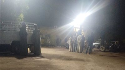 الحزن يسيطر على أسر ضحايا حادث الصعق الكهربائي في قنا أمام المشرحة