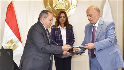 بورسعيد × 24 ساعة | استمرار تطوير طرق بورفؤاد.. وتوقيع عقد جديد لمنظومة النظافة بالمحافظة