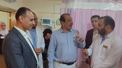 نائب وزير الصحة يتفقد مستشفى بني سويف التخصصي ويوجه بصرف مكافأة أسبوعين للعاملين