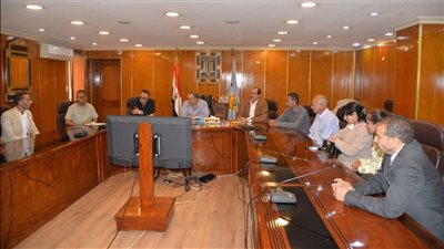 محافظ أسيوط يجري مقابلات لاختيار رؤساء قرى جدد لتمكين الشباب والمرأة لتحقيق التنمية المستدامة