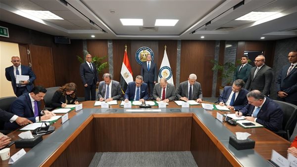 خلال التوقيع