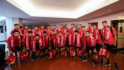 بعثة منتخب الناشئين تصل إلى مقر إقامتها بقطر استعدادًا للمشاركة في المونديال | صور
