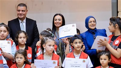 وزيرة التضامن تترأس اجتماع مجلس إدارة الهلال الأحمر المصري وتسلم شهادات دورة المنقذ الصغير للأطفال الفلسطينيين
