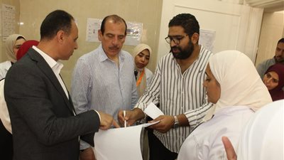 نائب وزير الصحة يوقع خصما على فريق مكافحة العدوى ببني سويف 