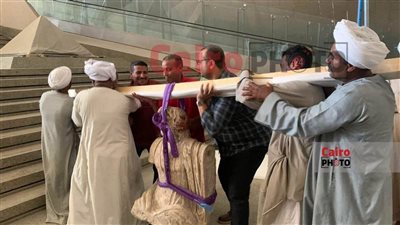 مهمة تاريخية نفذها عمال مصر.. كواليس نقل القطع الأثرية الثقيلة إلى المتحف المصري الكبير| صور